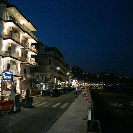 Hotel La Riva Giardini Naxos Exterior foto