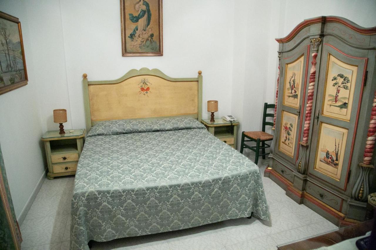 Hotel La Riva Giardini Naxos Exterior foto