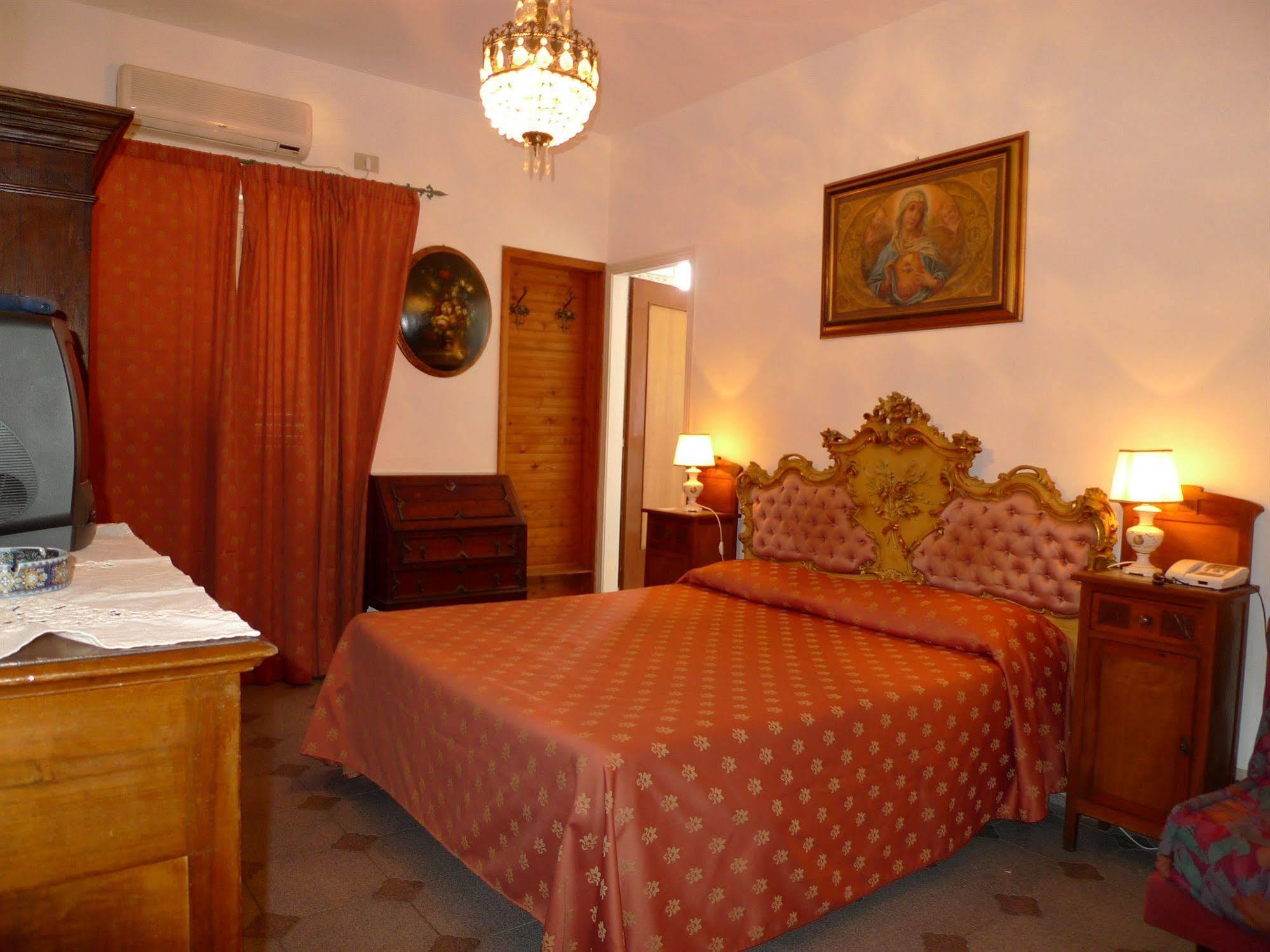Hotel La Riva Giardini Naxos Exterior foto