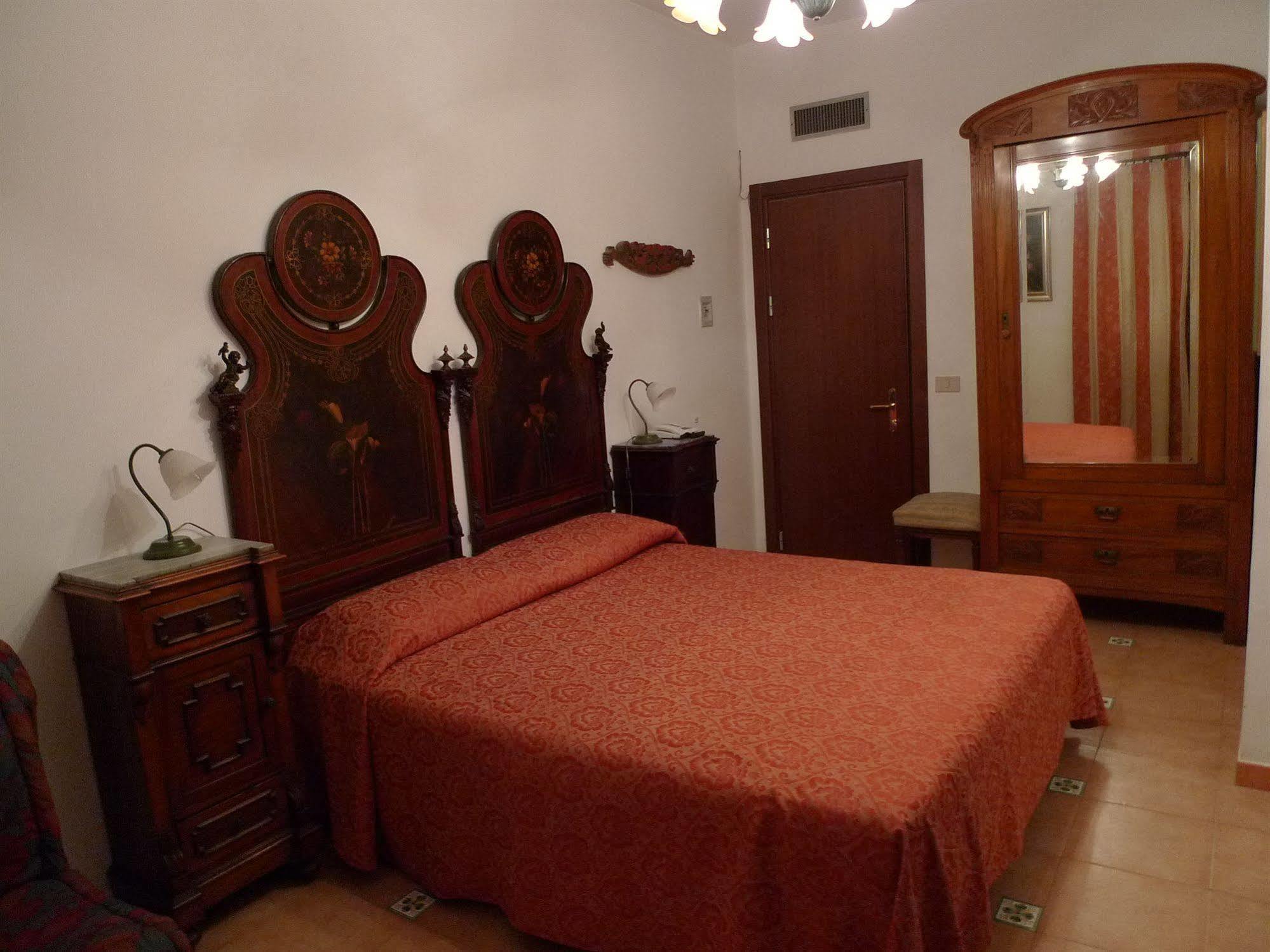 Hotel La Riva Giardini Naxos Exterior foto
