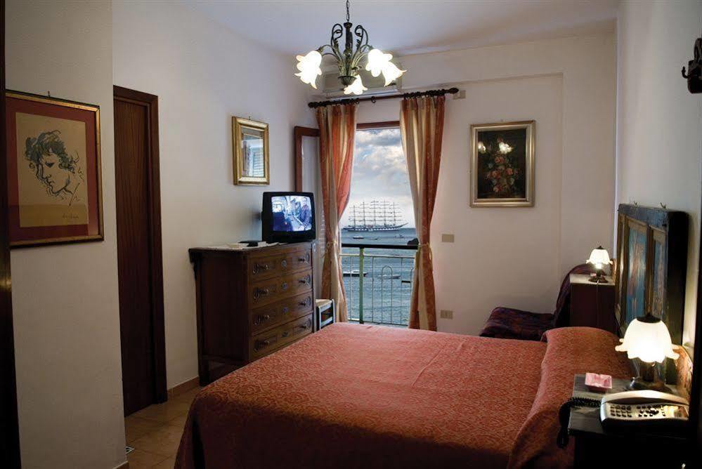 Hotel La Riva Giardini Naxos Exterior foto