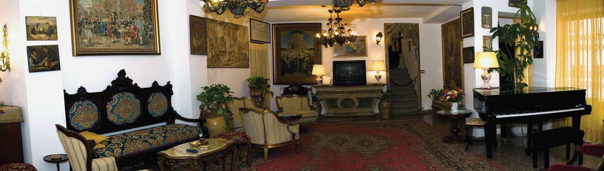 Hotel La Riva Giardini Naxos Exterior foto