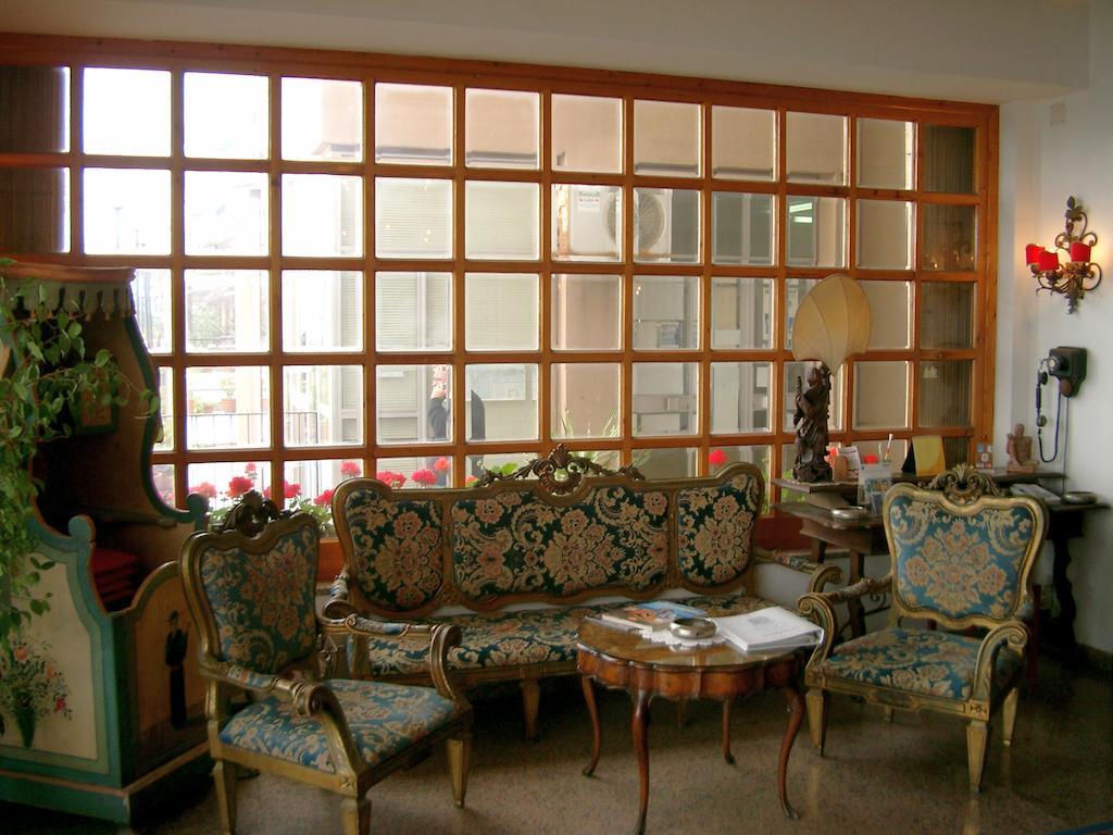 Hotel La Riva Giardini Naxos Exterior foto